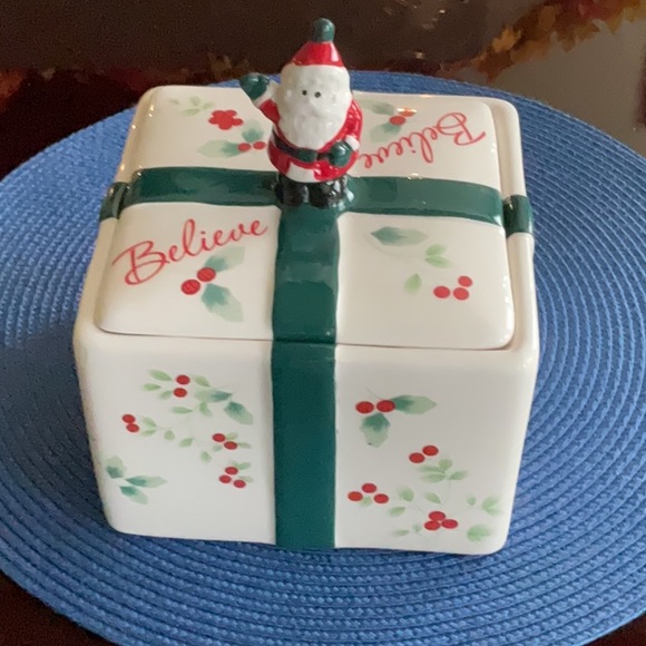🌿NWOT Pfaltzgraff Winterberry Santa Treat Jar🌿 - Picture 6 of 14